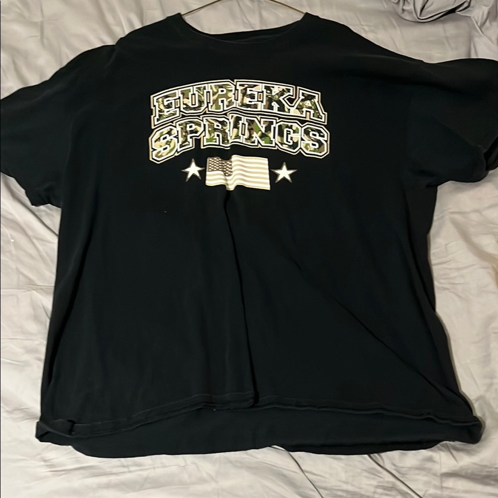 Eureka Springs Graphic Tee in Black